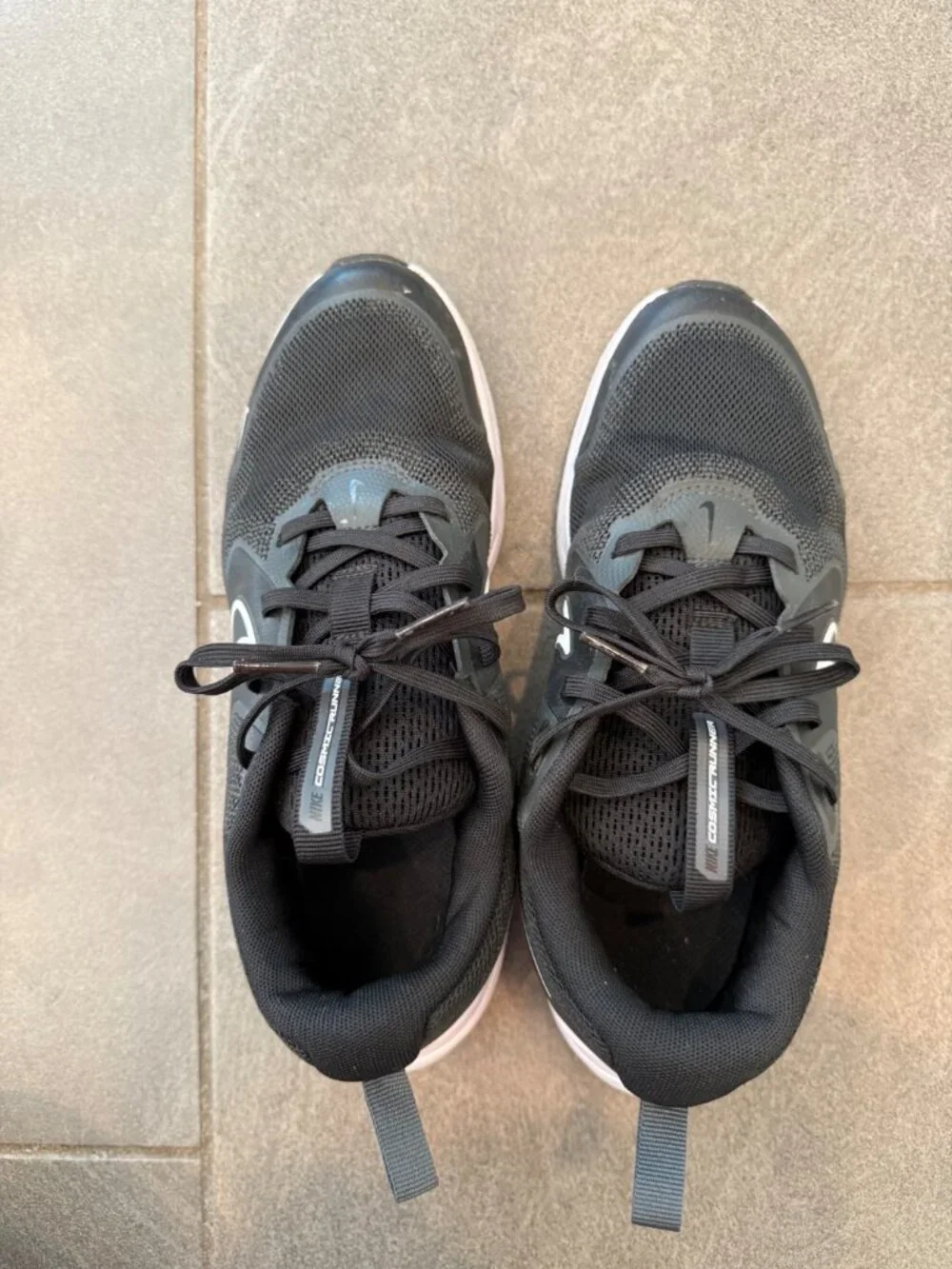 Nike Cosmic Runner Boys Shoe Size 5 Y Black